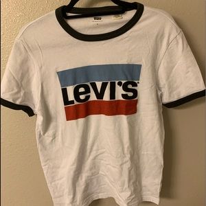 Levi’s tee